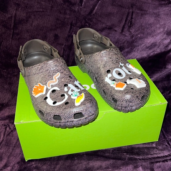 CROCS Other - CARROTS CLASSIC CLOG CROCS/ espresso